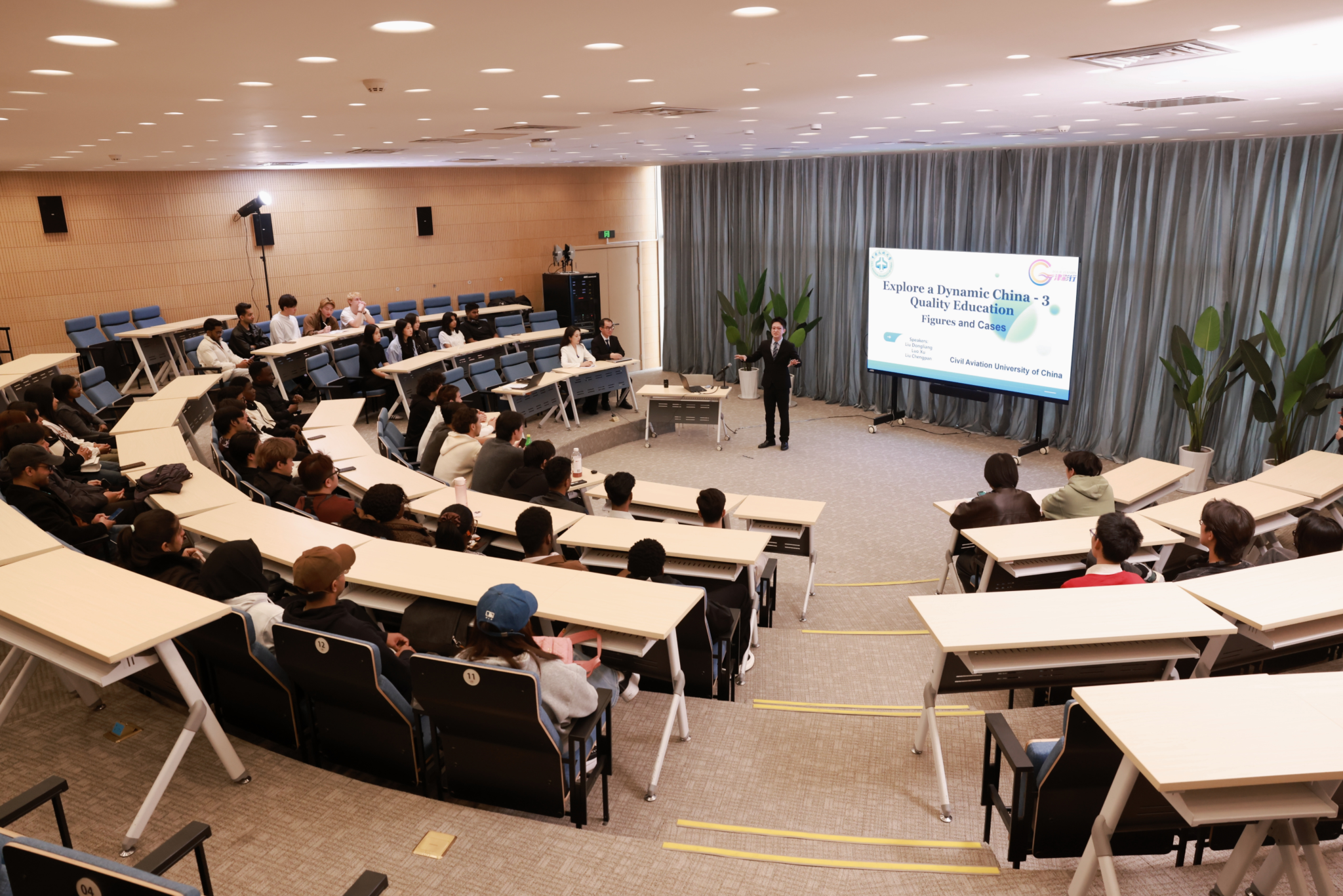 《感知中國》國際傳播系列活動第三期“從高質教育看活力中國”在寧河校區成功舉辦